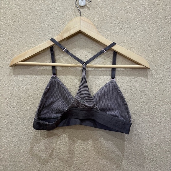 Lululemon Live Natural Bra II
Wee Stripe Heathered Dark Grey Pretty Purple - Picture 10 of 11